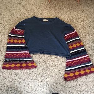 Knit sleeve crop sweater